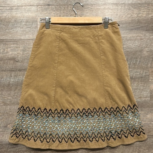 Boden Dresses & Skirts - Boden khaki tan brown corduroy skirt with blue Rick rack detail size 8